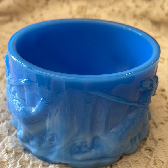 Vintage Blue Milk Glass Akro Agate Powder Box - Picture 2 of 6